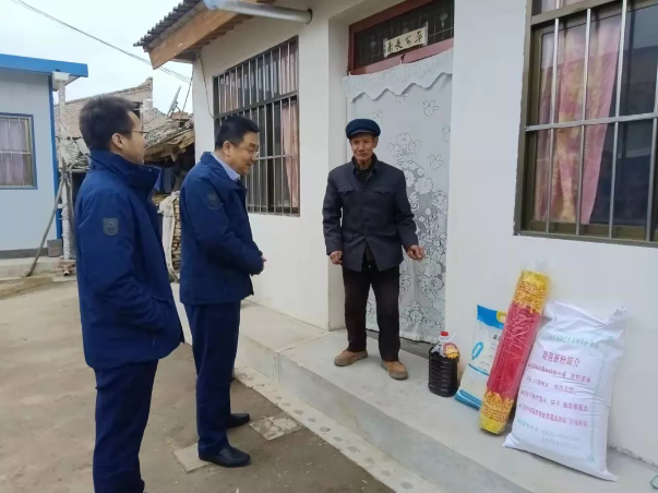 乐投体育在线(中国)唯一官方网站
深入帮扶村开展春节慰问(图2)