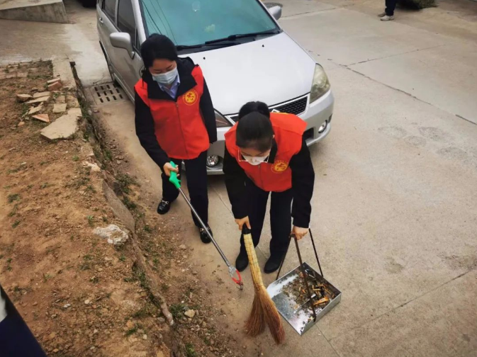 乐投体育在线(中国)唯一官方网站
赴包抓共建村社开展卫生清扫志愿服务活动(图4)