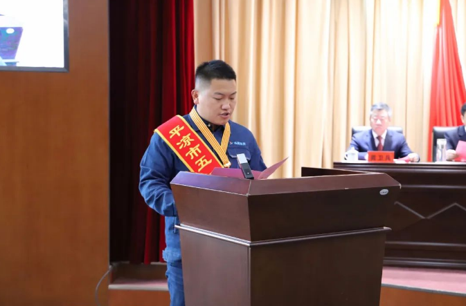 喜报！乐投体育在线(中国)唯一官方网站
员工杨李荣获2022年平凉市五一劳动奖章(图2)