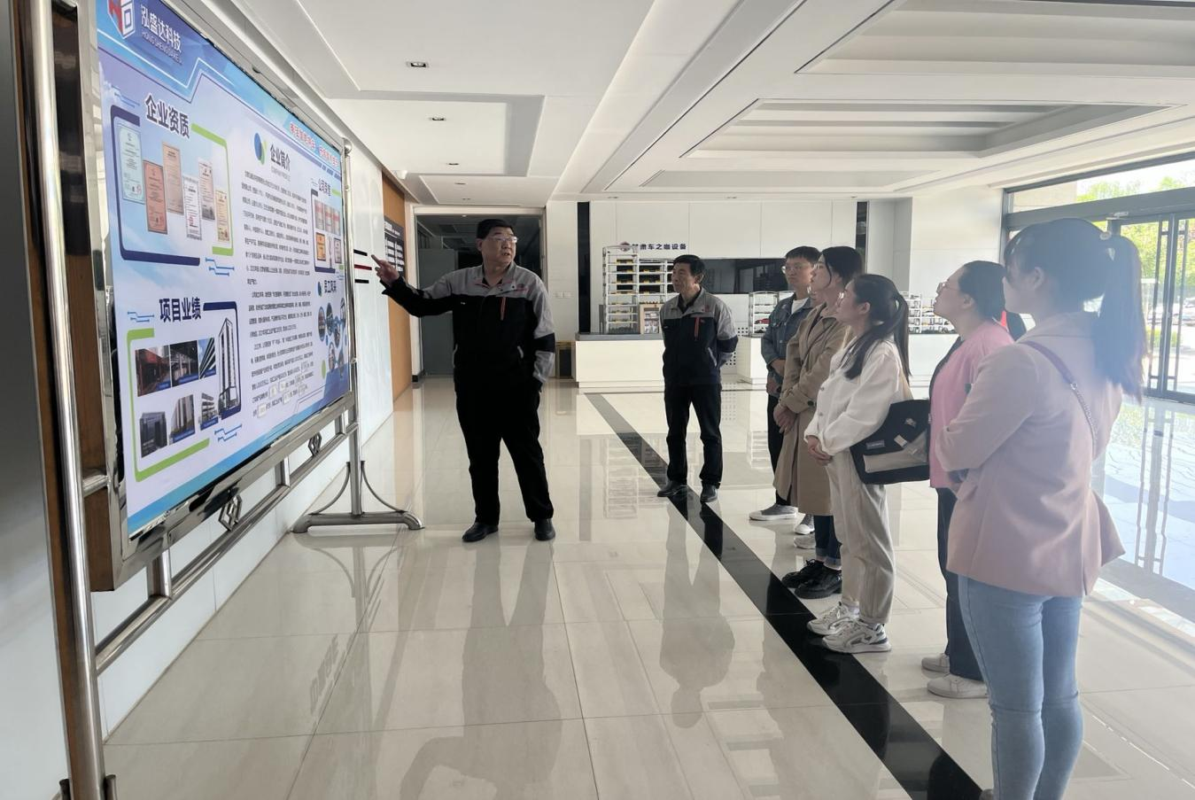 乐投体育在线(中国)唯一官方网站
开展新员工入职培训(图3)