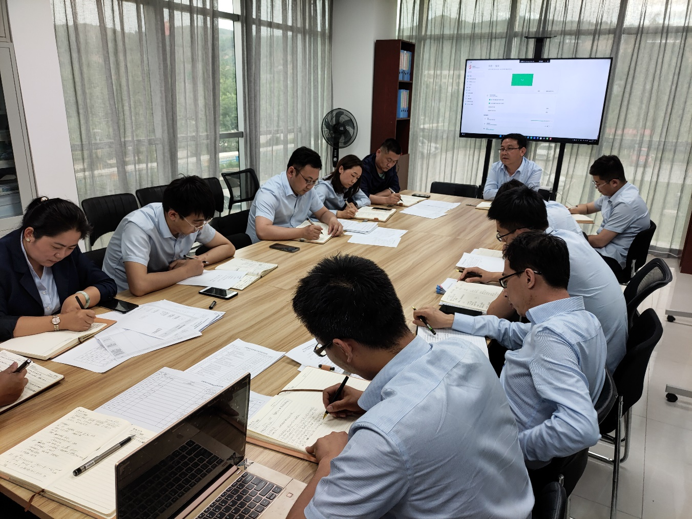 乐投体育在线(中国)唯一官方网站
平煤机公司开展作风集中整顿月活动第二期工作总结(图1) 乐投体育在线(中国)唯一官方网站
平煤机公司开展作风集中整顿月活动第二期工作总结(图1)